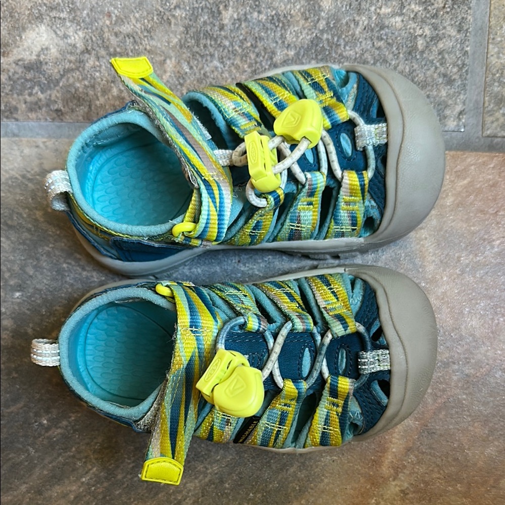 Keen Newport closed toe water sandals - toddler size 8